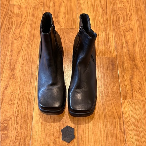 NWOT Vintage Trivica Black Leather Heeled Ankle Boots Square Toe - Size 6 - Picture 1 of 14